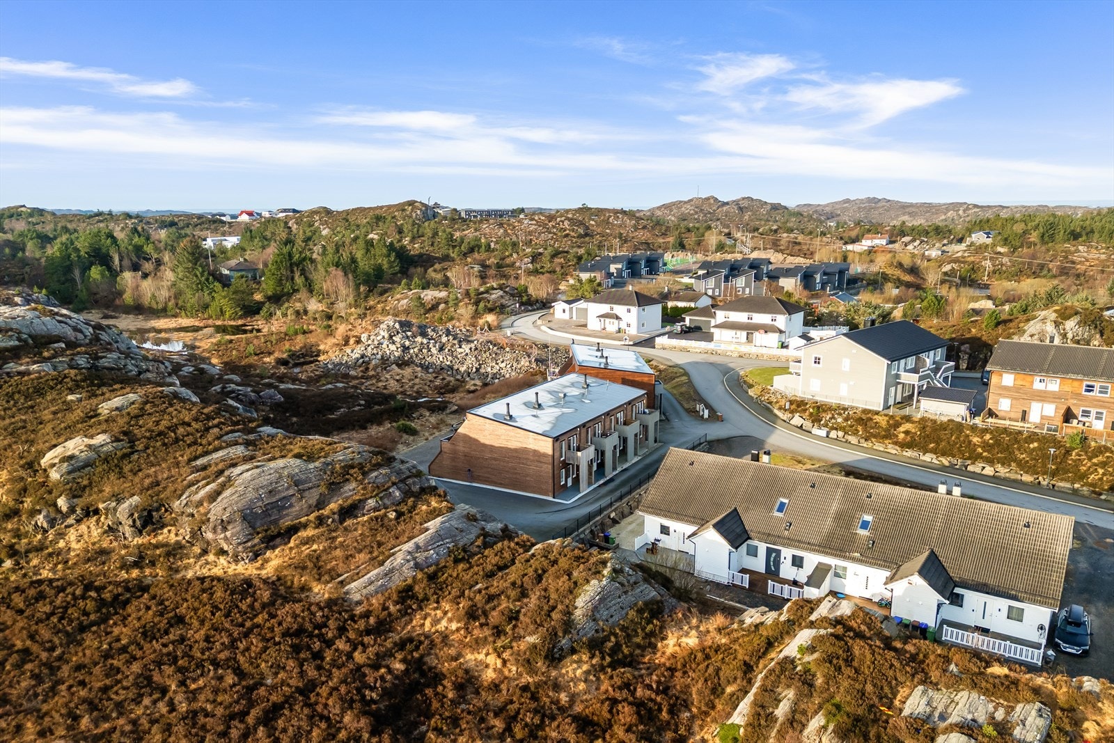 Rekkehuset har en attraktiv beliggenhet i landlige og familievennlige omgivelser på Skålvik Galleribilde