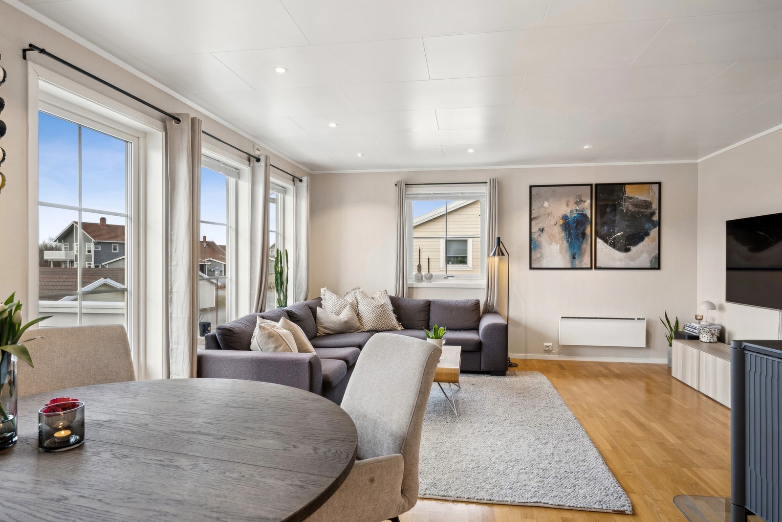 Lys og trivelig bolig i 2. etasje Galleribilde