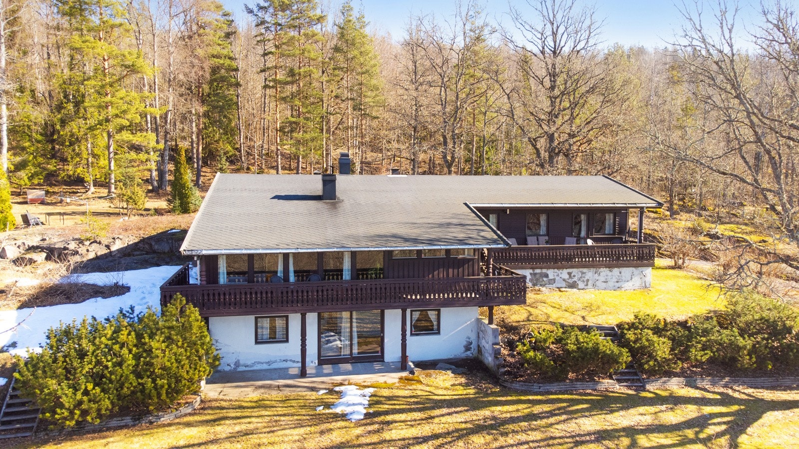 Landlig beliggende enebolig i Hallingsrudveien 3, kun 20 minutter fra Holmestrand sentrum. Galleribilde