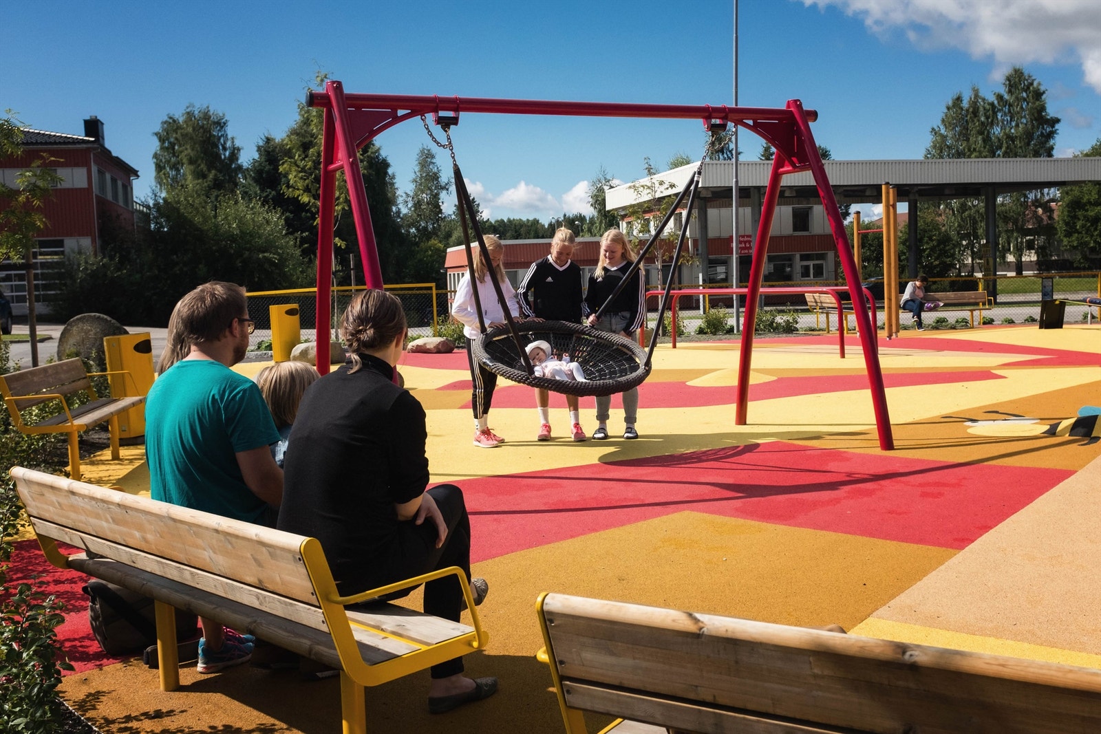Lekeplassen i Løten sentrum! Galleribilde