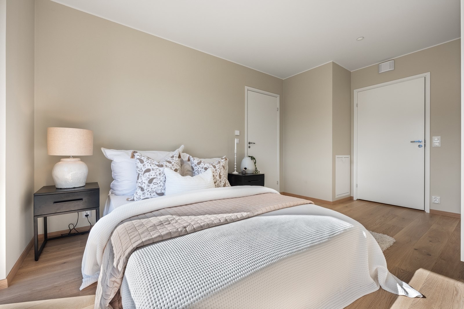 Boligen ligger i et rolig område, noe som vil sikre den gode nattesøvnen Galleribilde