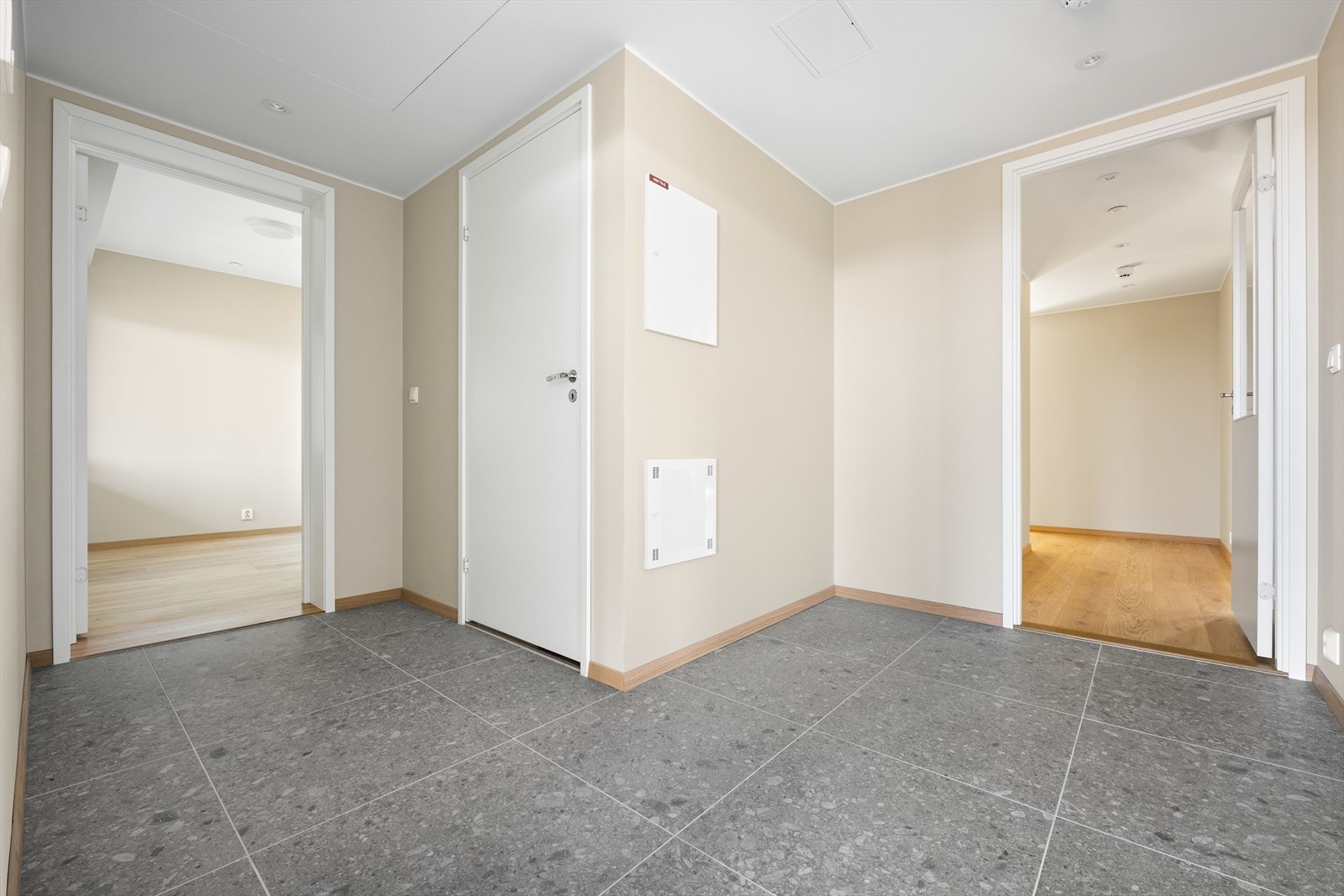 Hyggelig inngangsparti som ønsker deg velkommen hjem Galleribilde