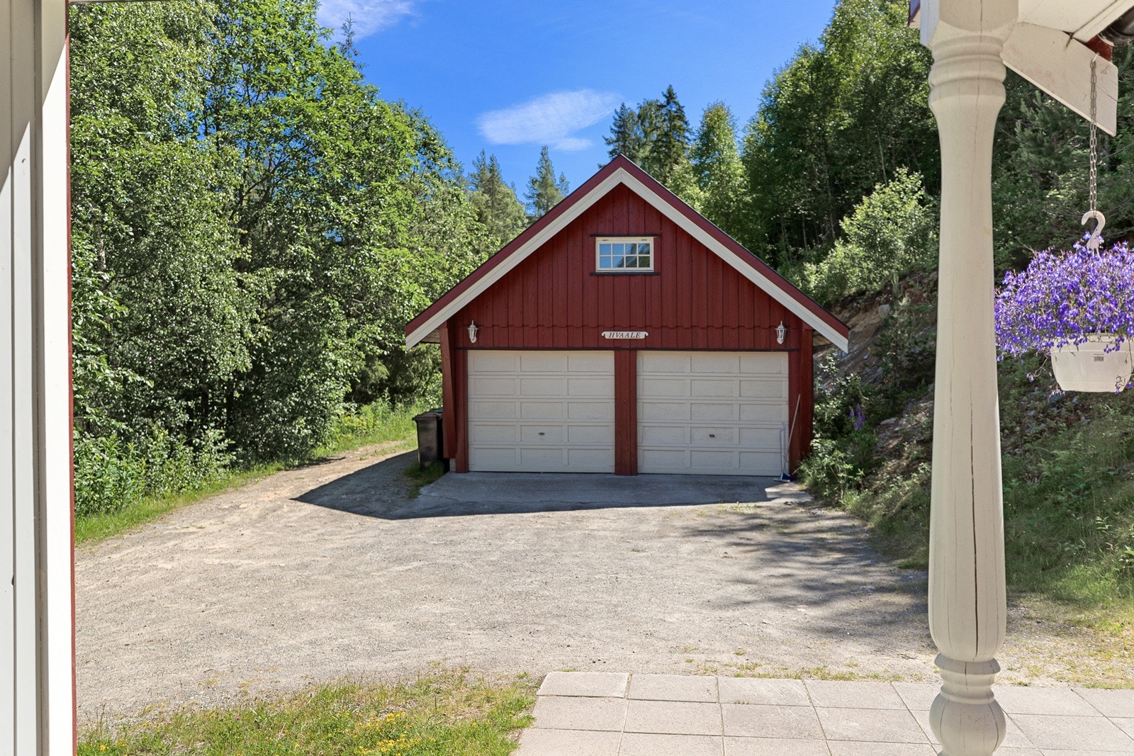 Det er også garasje på eiendommen Galleribilde