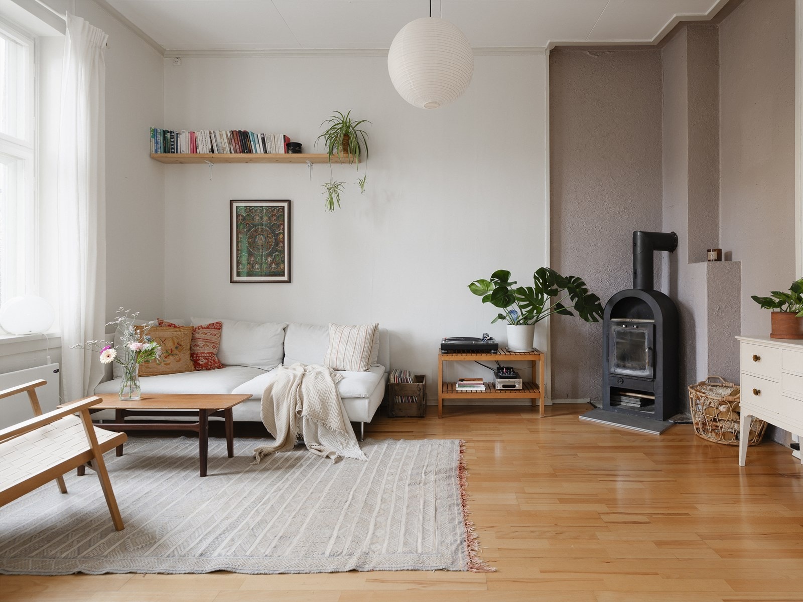 Velkommen til et perfekt førstegangskjøp i Munkegata med mye sjarm! Galleribilde