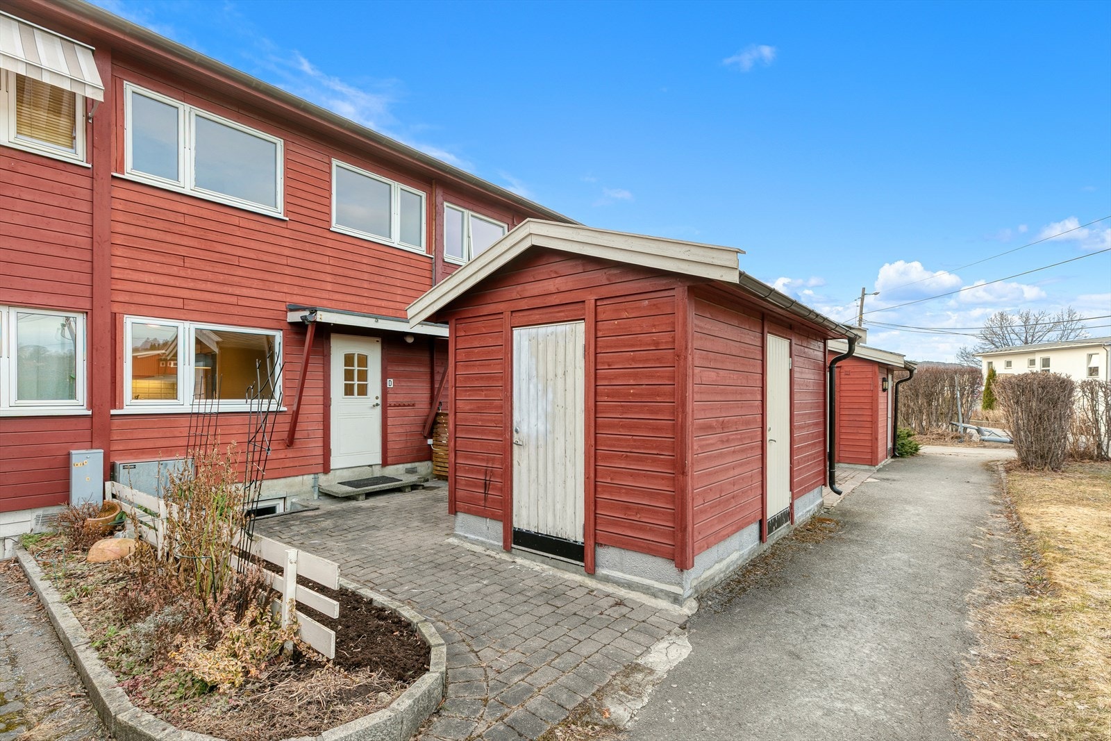 Utebod og inngangsparti. Galleribilde