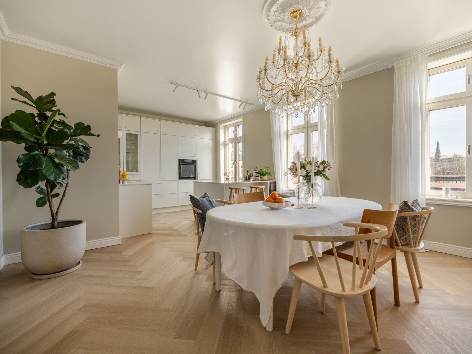 Dette er en praktfull, totaloppusset leilighet med helt utrolige lysforhold. Galleribilde