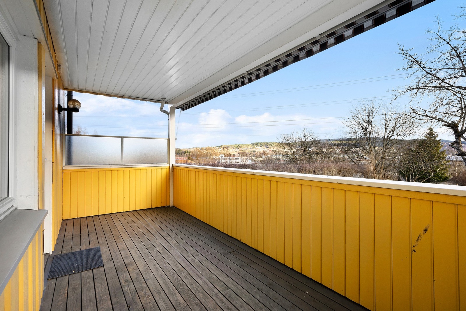 Stor sydvendt terrasse på 10m2. Galleribilde