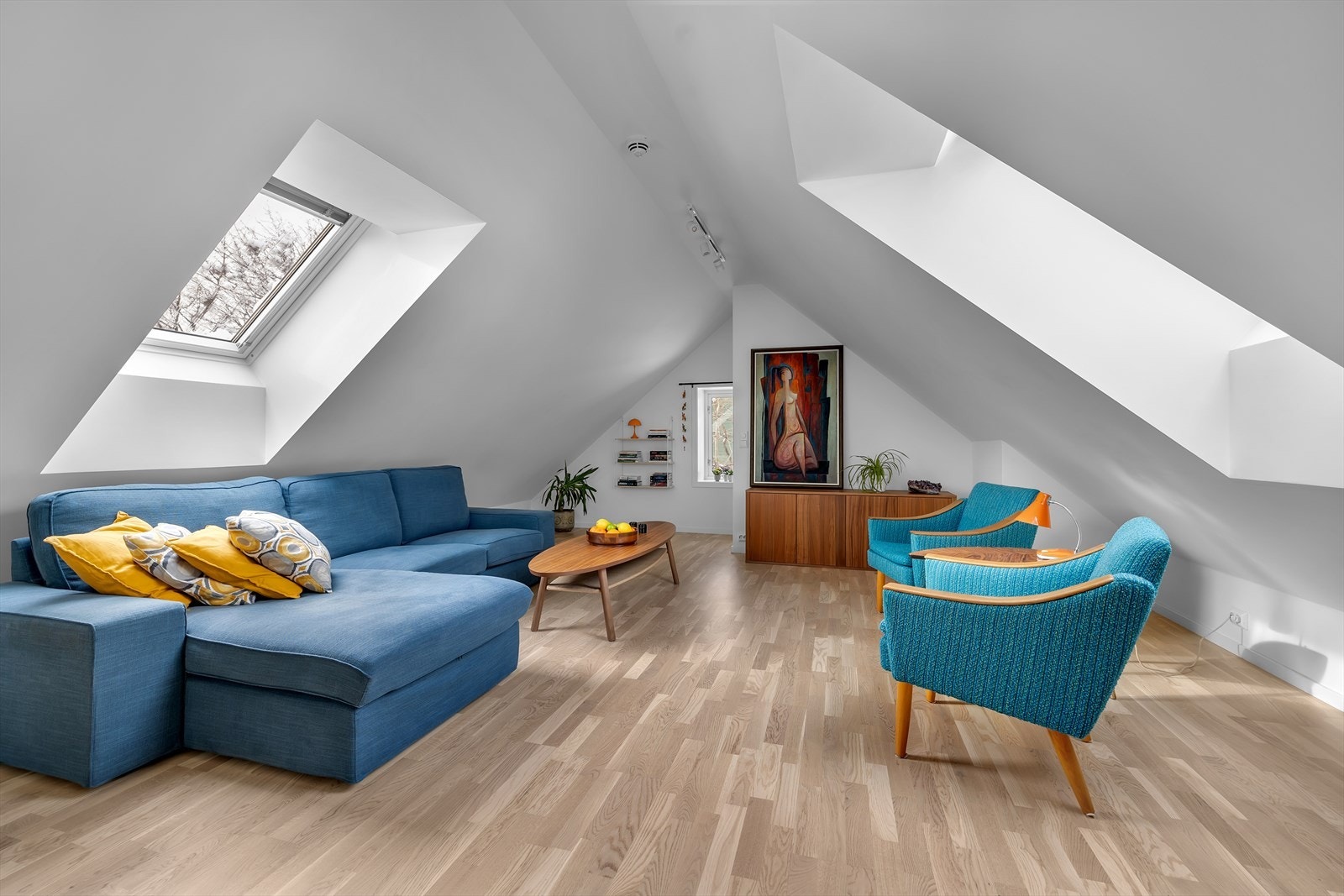 Stuen i plan 2 er svært romslig og luftig. Galleribilde