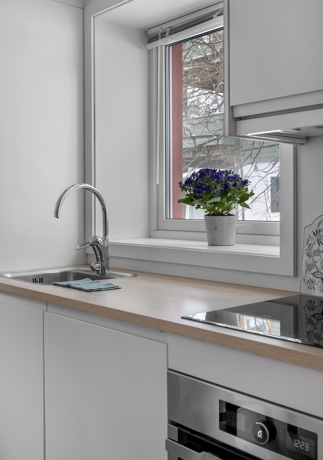 Moderne kjøkken med integrerte hvitevarer. Galleribilde