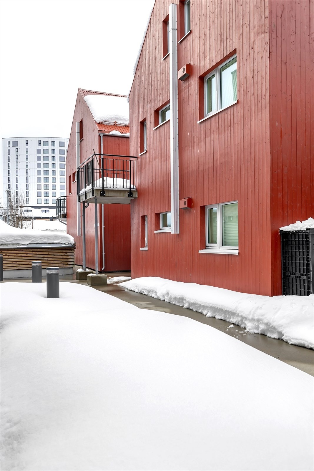 Fasade. Merk at leiligheten i tillegg disponerer 2 sportsboder i 1. etasje og kjelleretasje, hver av dem på 5 m2. Galleribilde