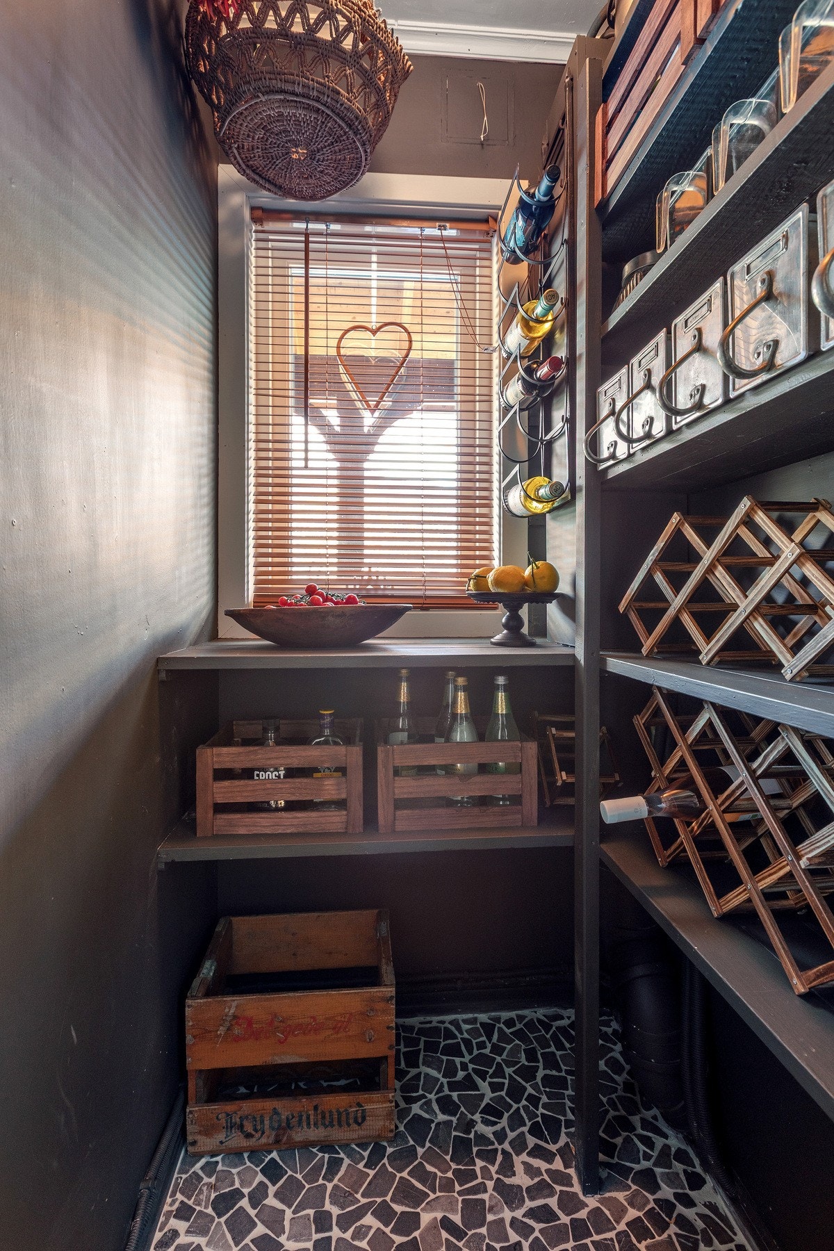 Spiskammers med tilgang fra kjøkken Galleribilde