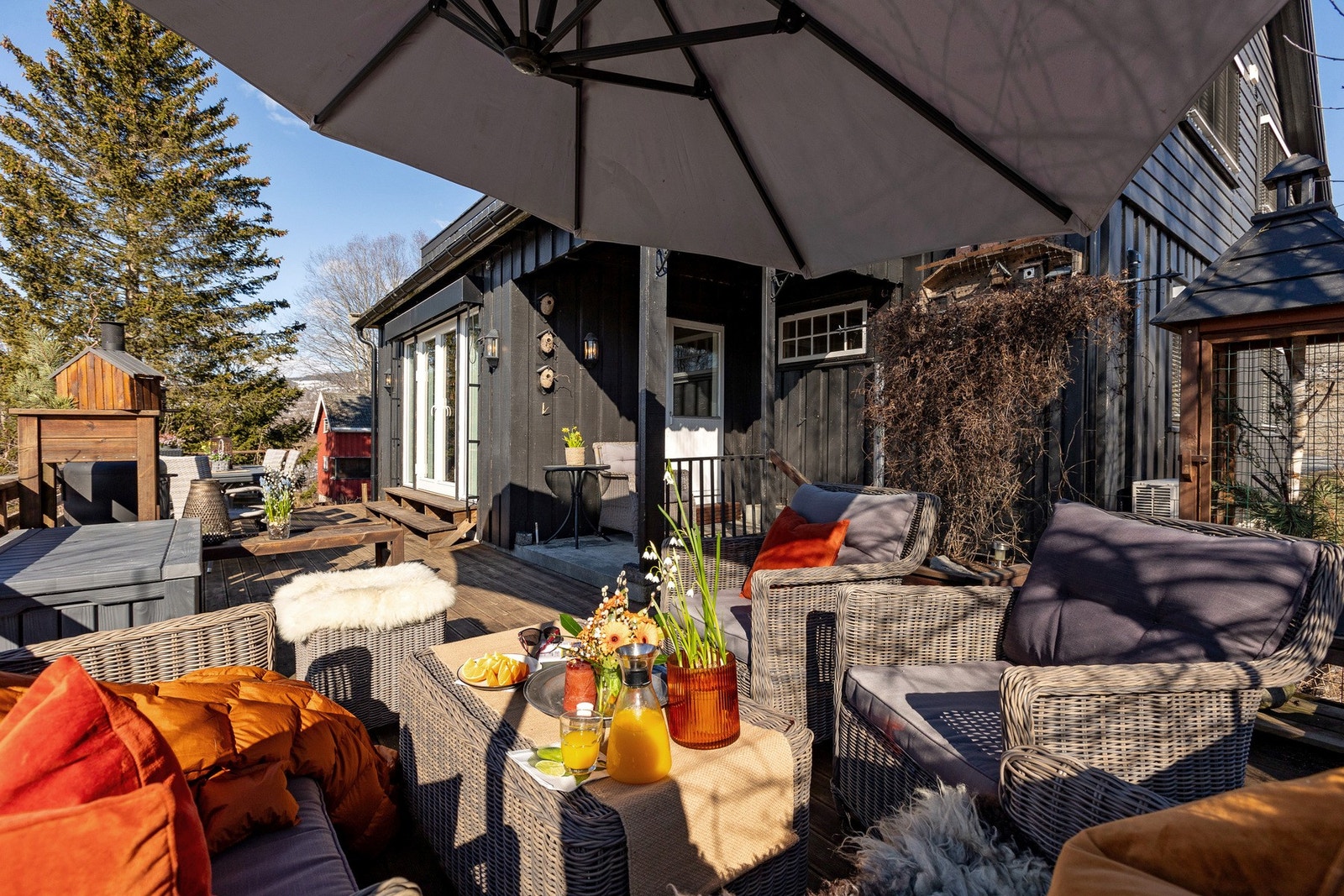 Lun og fin uteplass Galleribilde