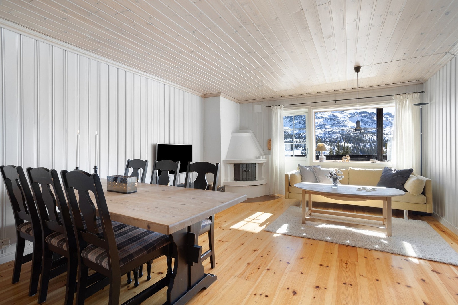 God plass til å samles rundt spisestuebordet. Galleribilde