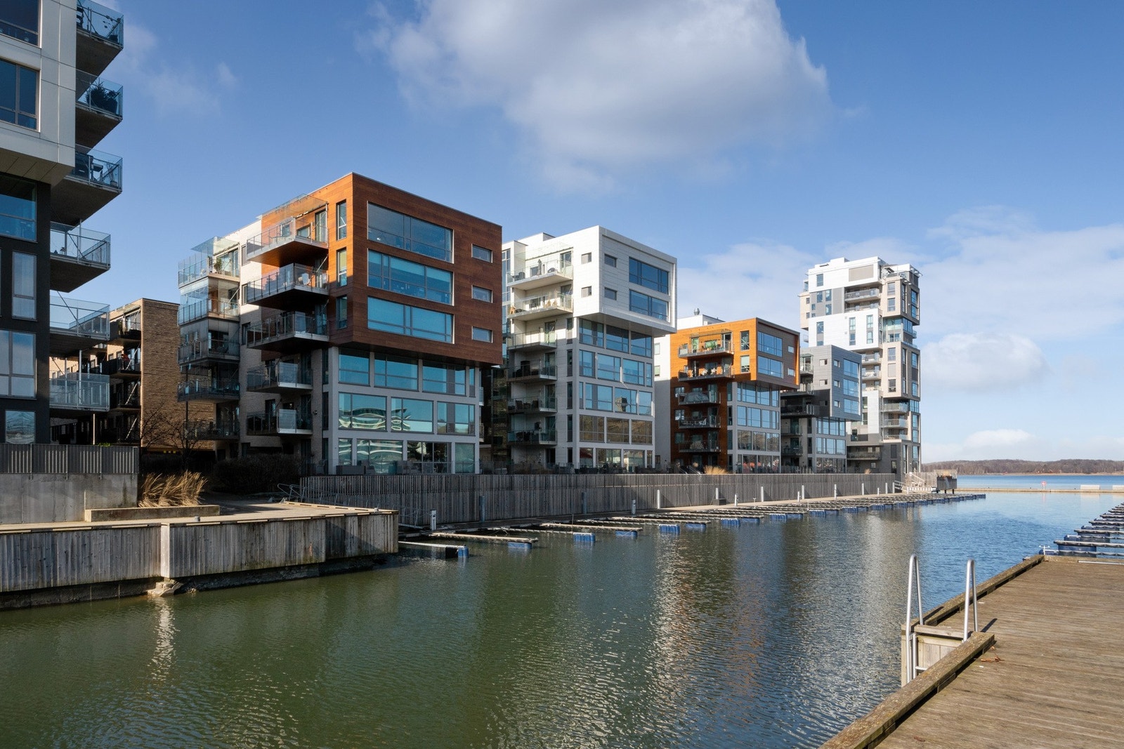 Eiendommen har en fantastisk beliggenhet på Kaldnes Brygge i Tønsberg kommune, på historisk grunn der Kaldnes skipsverft lå. Galleribilde