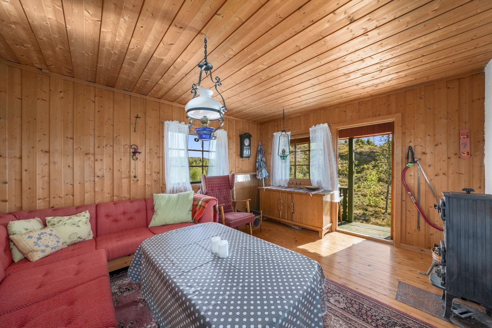 I stuen er det plass til sofa, bord og øvrig møblement. Galleribilde