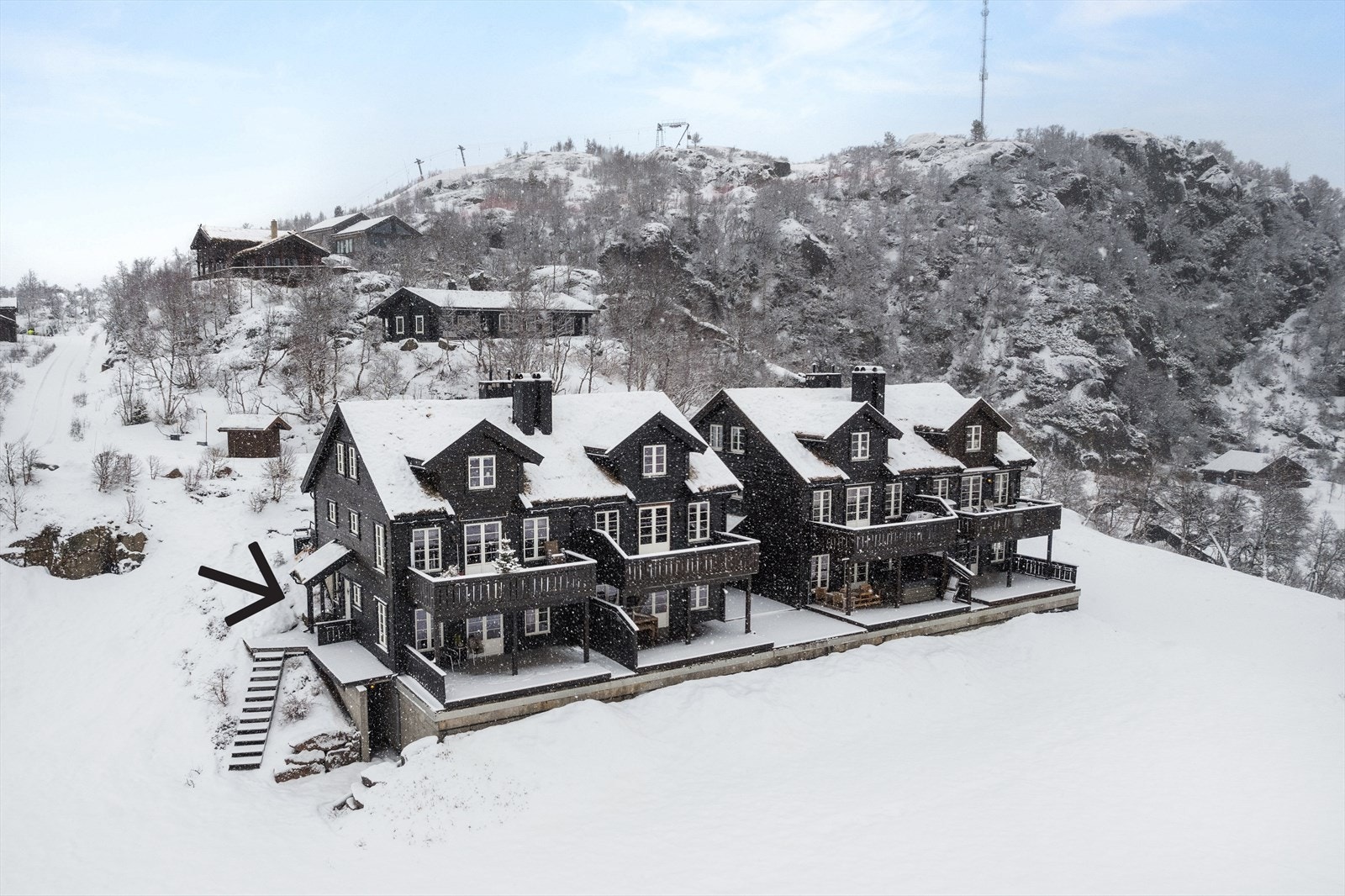 Fin beliggenhet like ved alpinbakken og langrennsløypene - her er det SKI IN/OUT for både alpinister og langrennsløpere Galleribilde