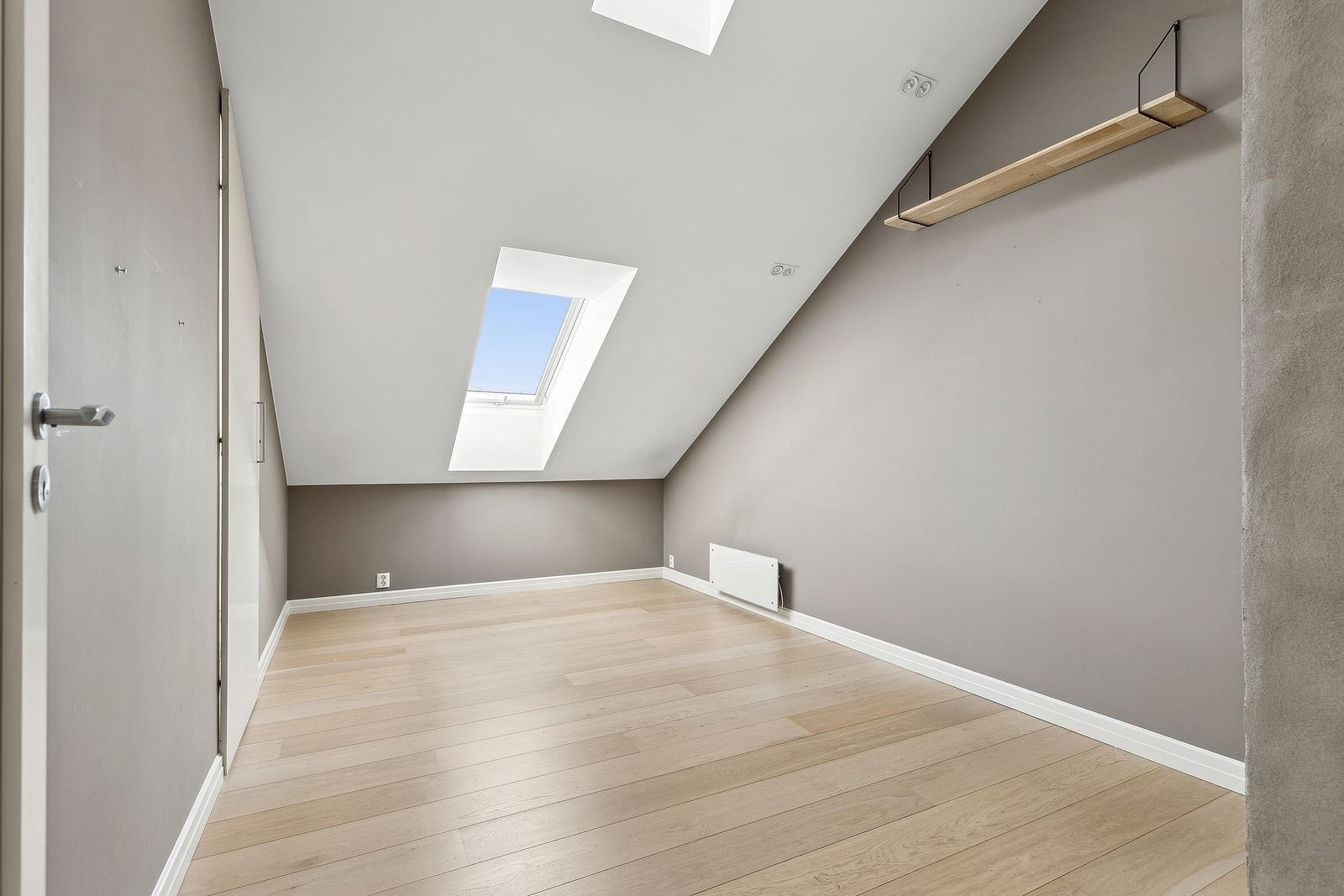 Hovedsoverom med egen walk-in garderobe. Galleribilde