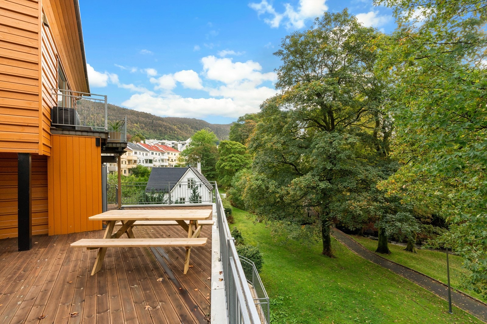 - Stor felles balkong for sameiet - Galleribilde