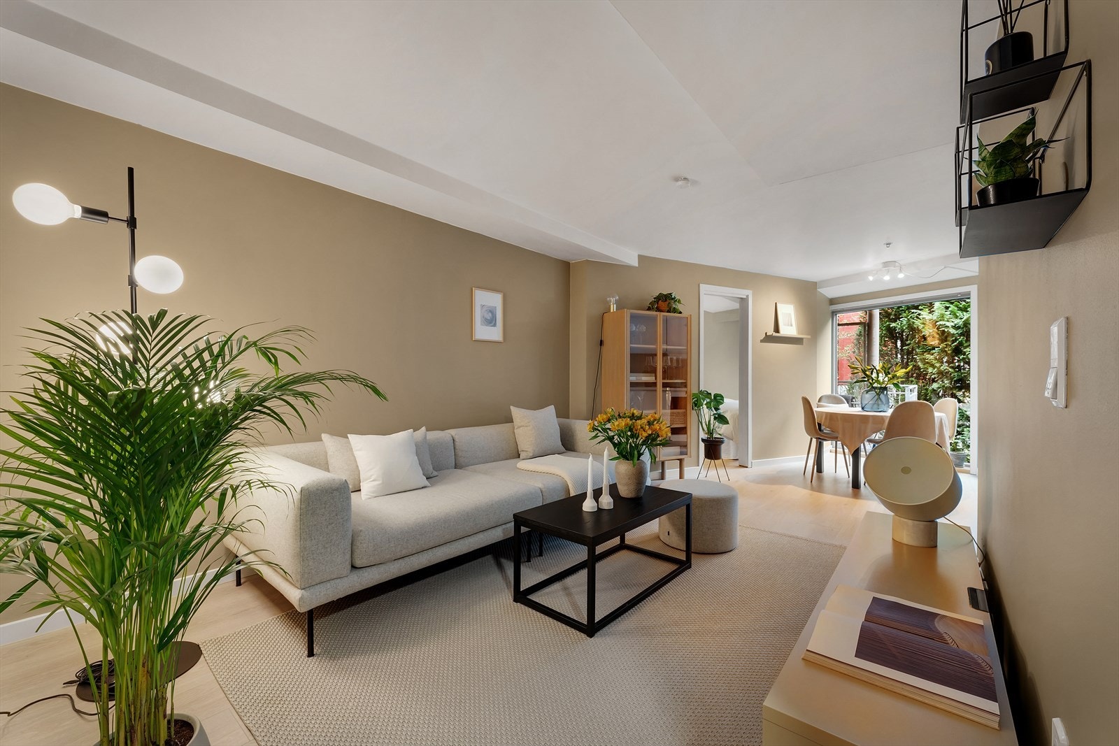 - Stue og kjøkken måler totalt 23,3 m² - Galleribilde