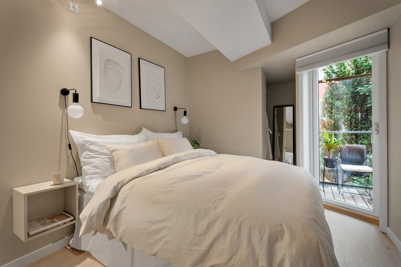 - Fra soverommet er det adkomst til balkongen - Galleribilde