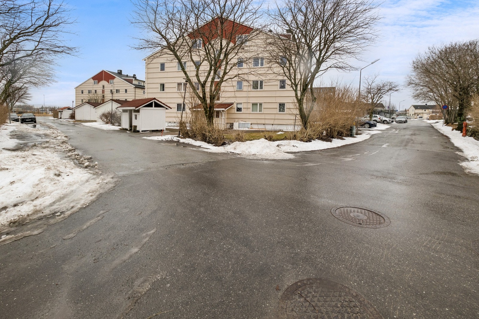 Her får du en flott 3-roms leilighet med skjønn utsikt fra 4. etasje. Galleribilde