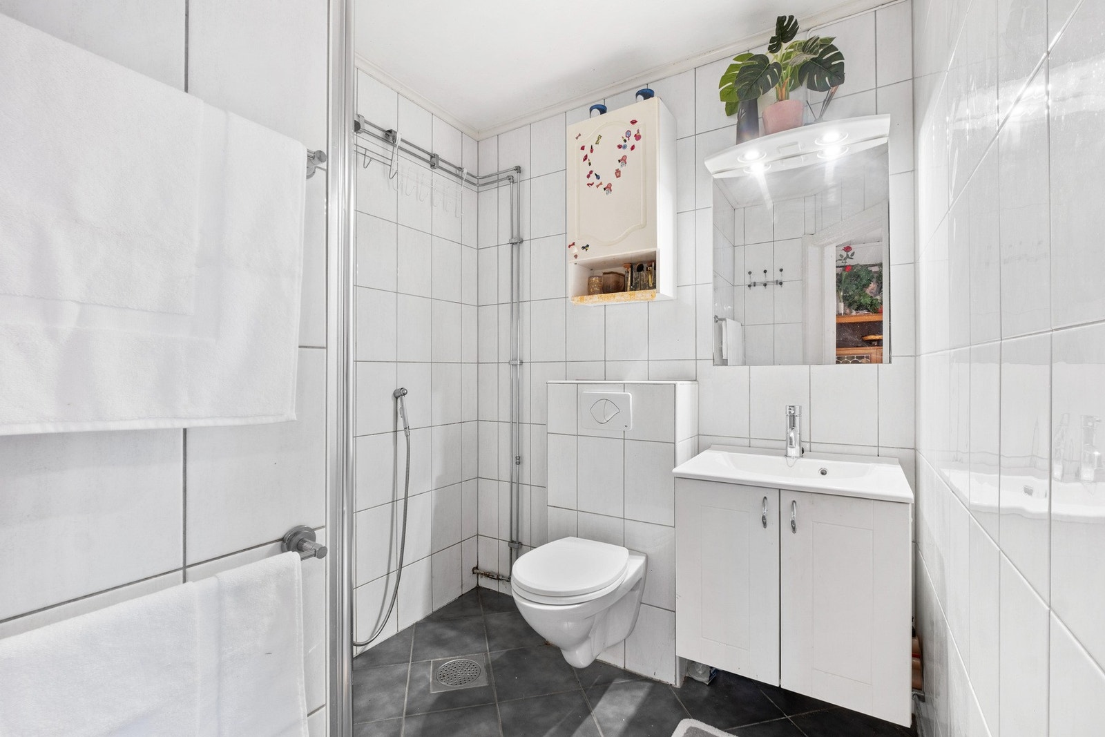 Flislagt bad med varmekabler i gulvet. Galleribilde