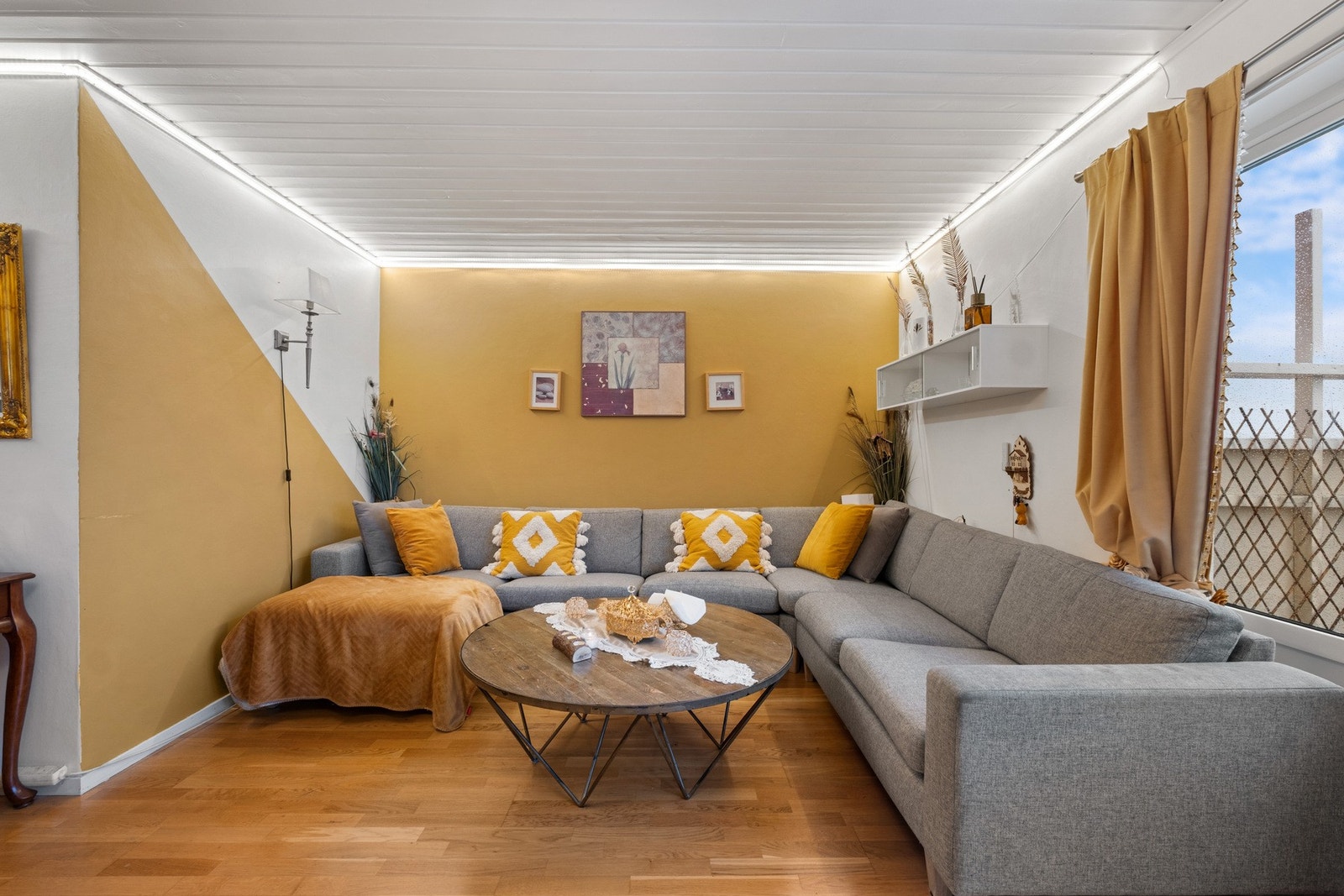 Store, flotte vindusflater slipper inn rikelig med naturlig sollys. I tillegg kan du trekke inn en flott utsikt! Galleribilde