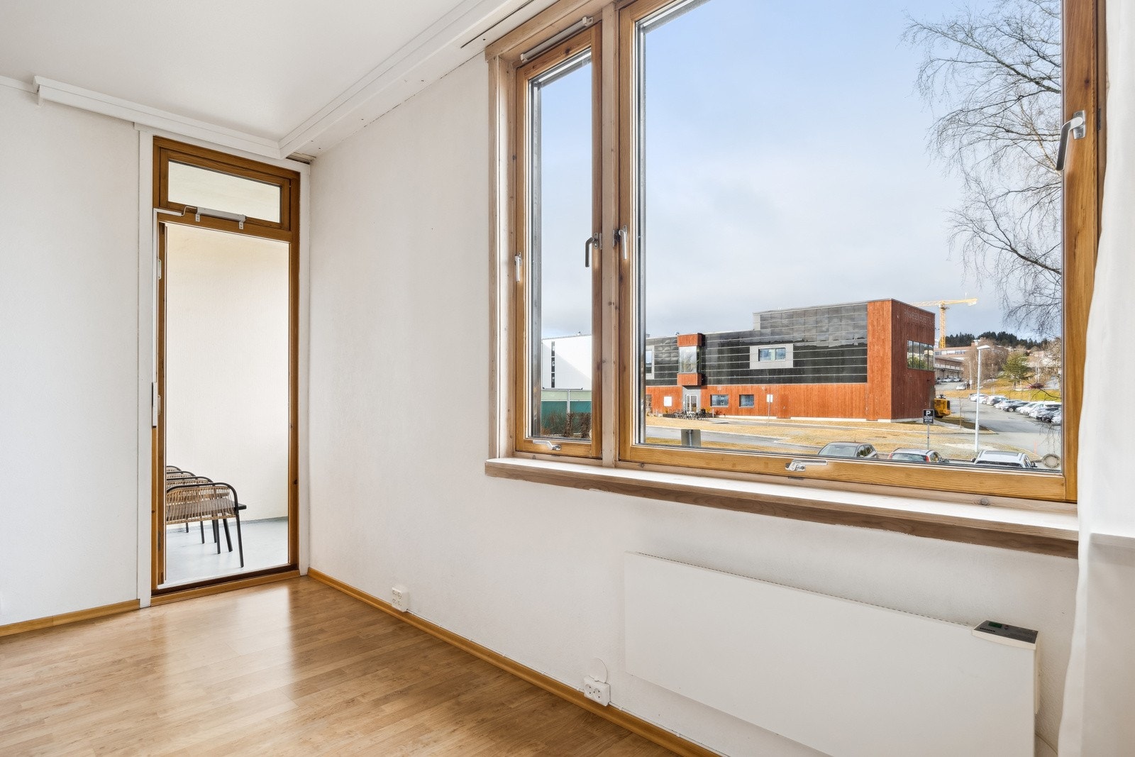 Fra stuen er det utgang til balkong. Galleribilde