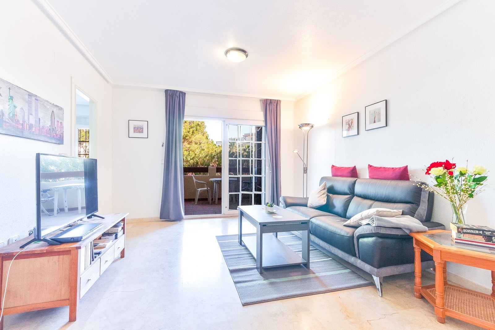 Spaniamegler1 har eget advokatkontor som sikrer kjøpsprosessen Galleribilde