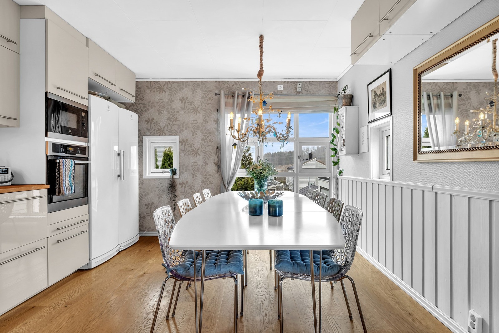 Lun spiseplass med hyggelig utsyn. Galleribilde