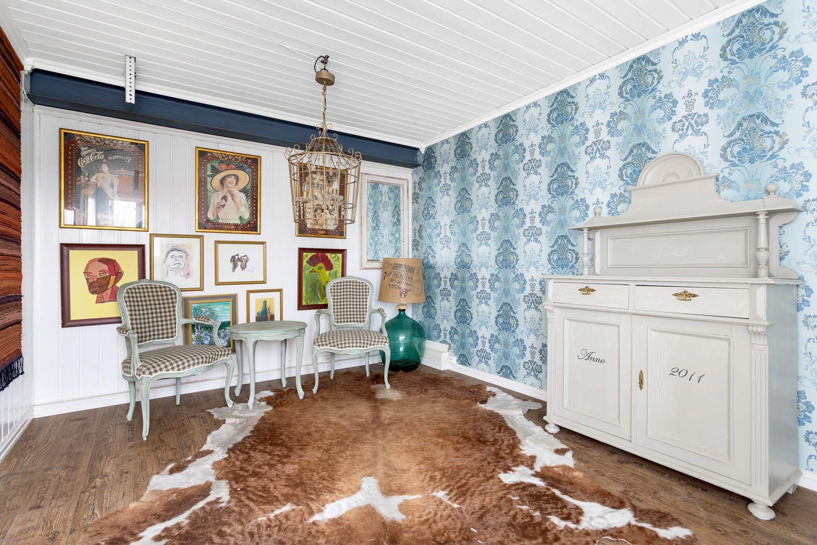 I nyere tid har garasjen blitt benyttet blant annet butikk. Galleribilde