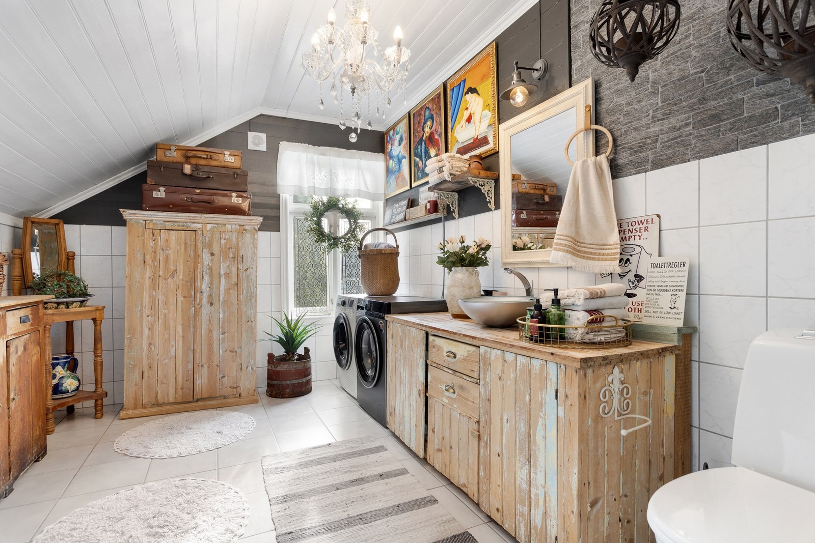 Stilig bad, med unike detaljer. Galleribilde