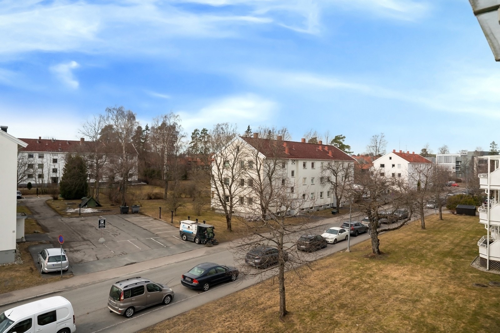 Hyggelig og usjenert utsyn over nærområdet. Galleribilde