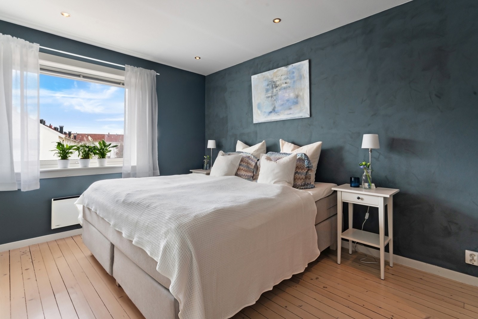 Soverom 1. Leiligheten har totalt to gode soverom. Galleribilde