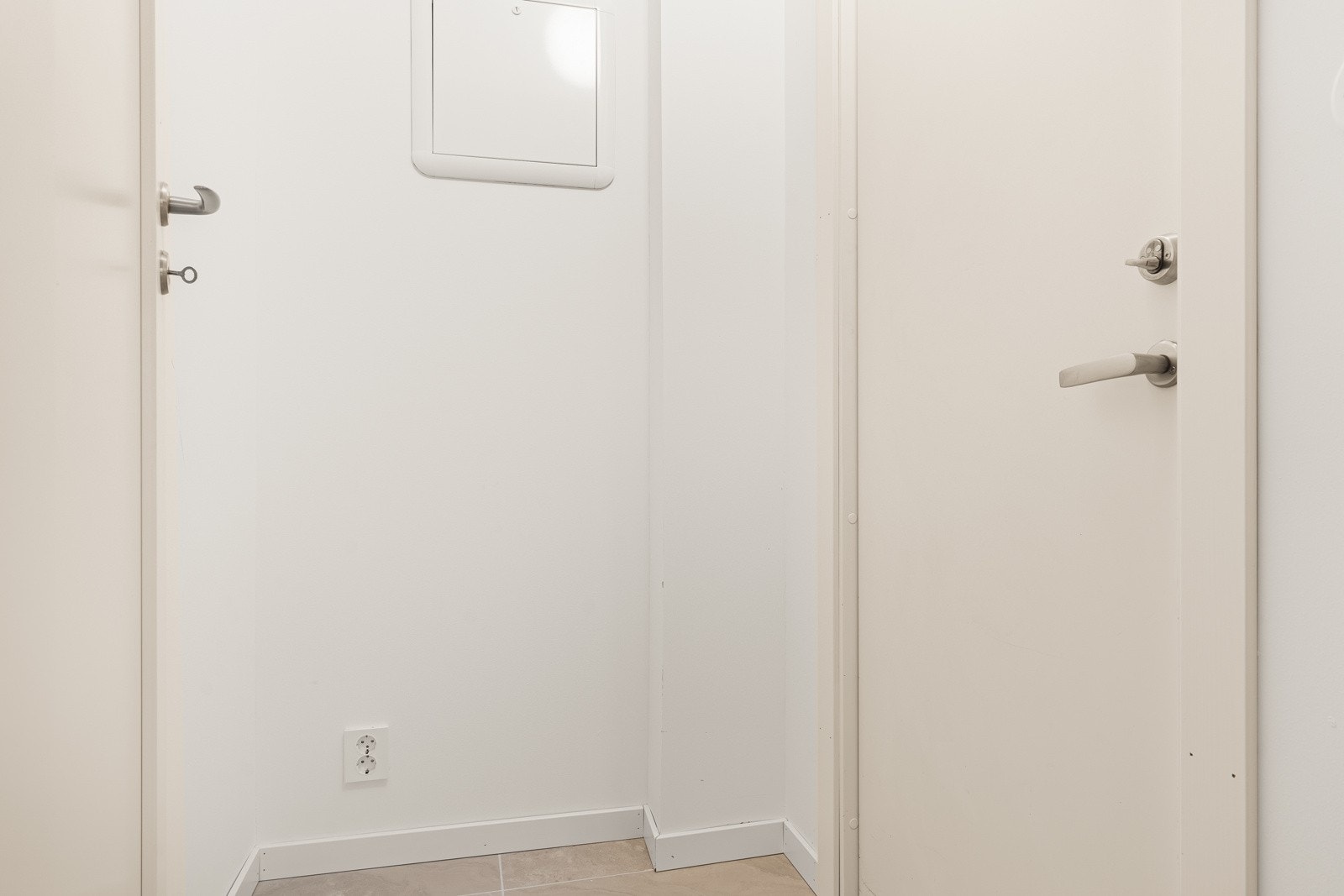 Leiligheten har også en intern bod målt til 2,42 kvm. Her er også utgang til den eksterne boden. Galleribilde