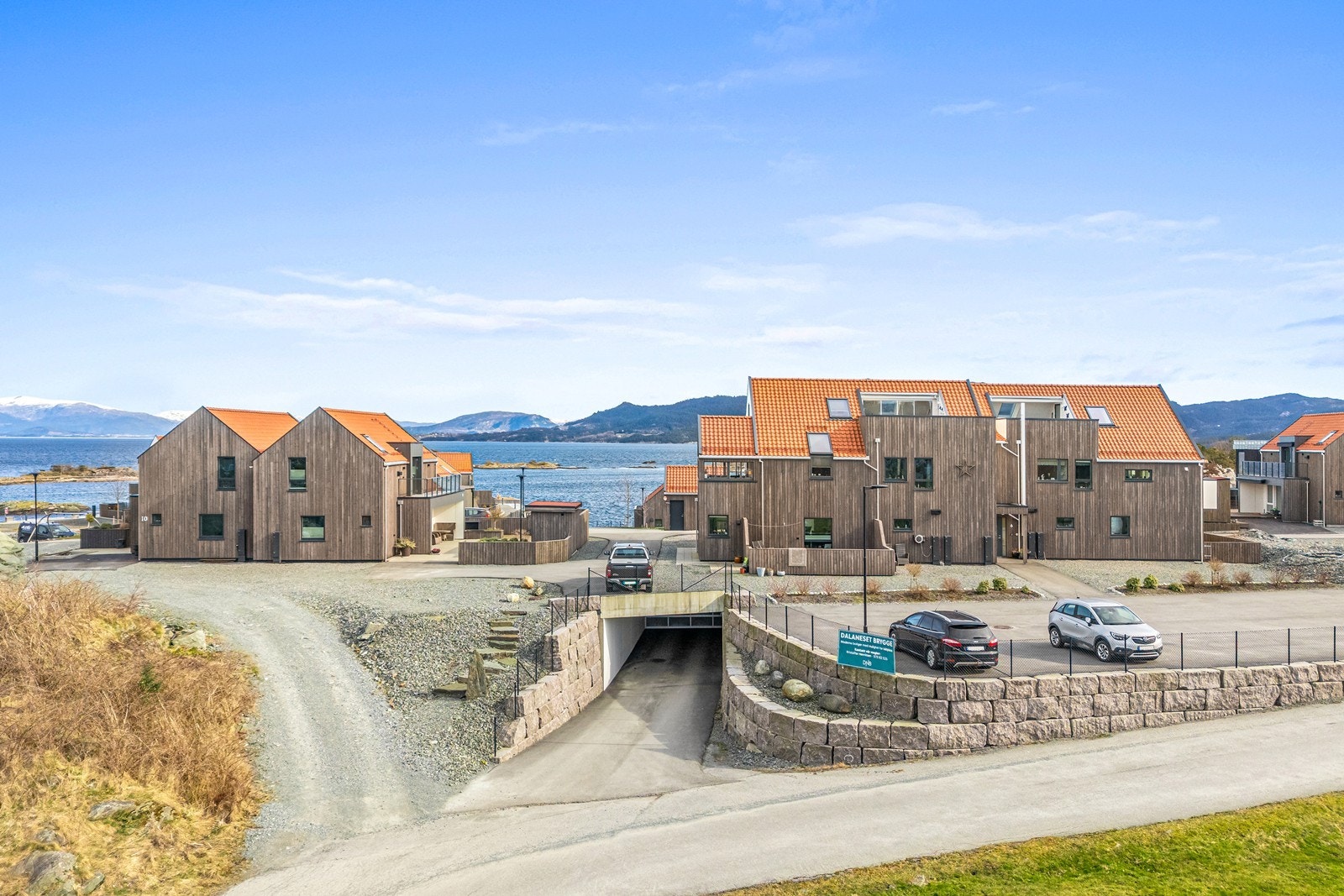 Sameiet har felles garasjeanlegg under boligfeltet. Galleribilde