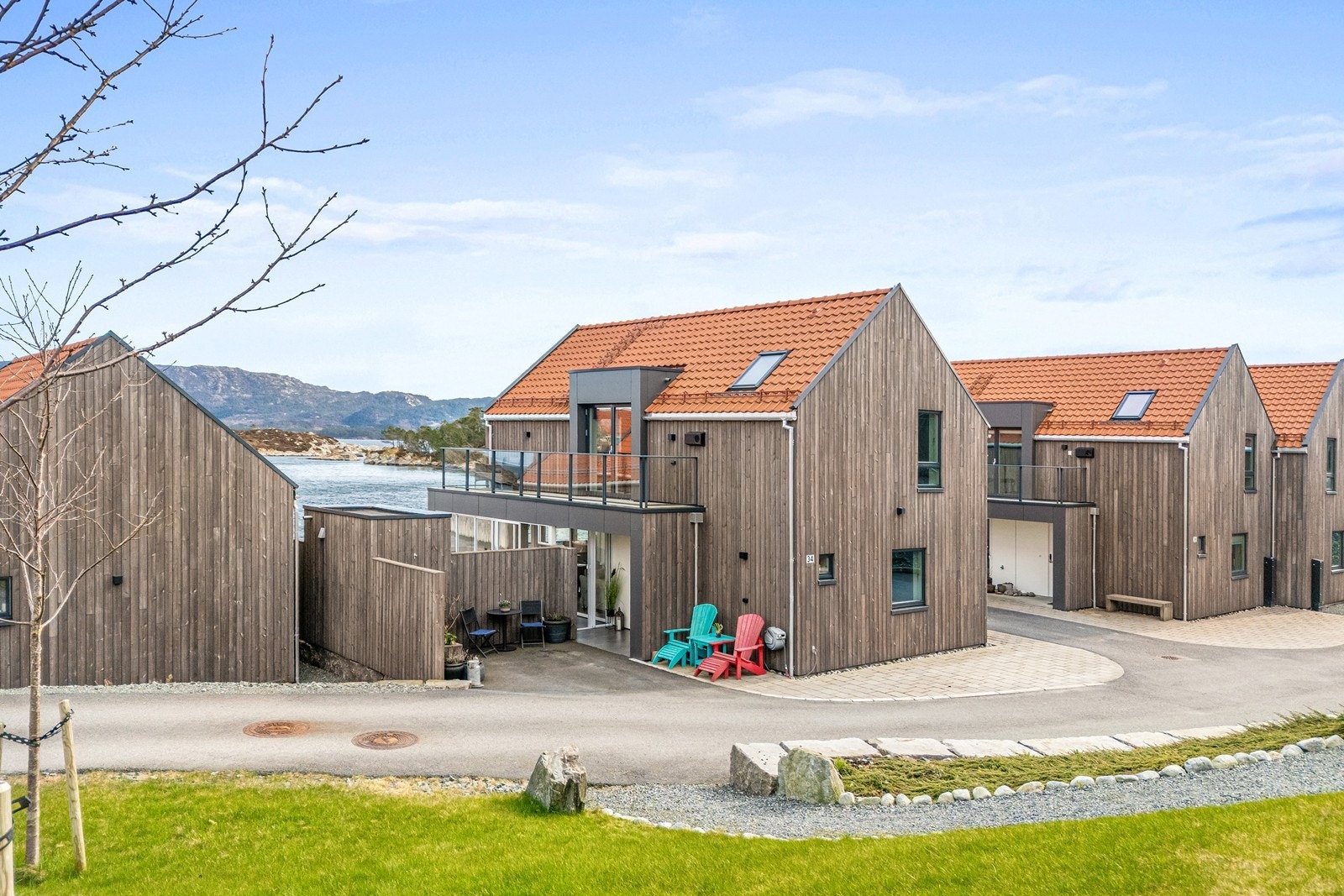 Alt i alt en meget attraktiv og nyere bolig man kan flytte rett inn i, og trives fra første stund! Galleribilde