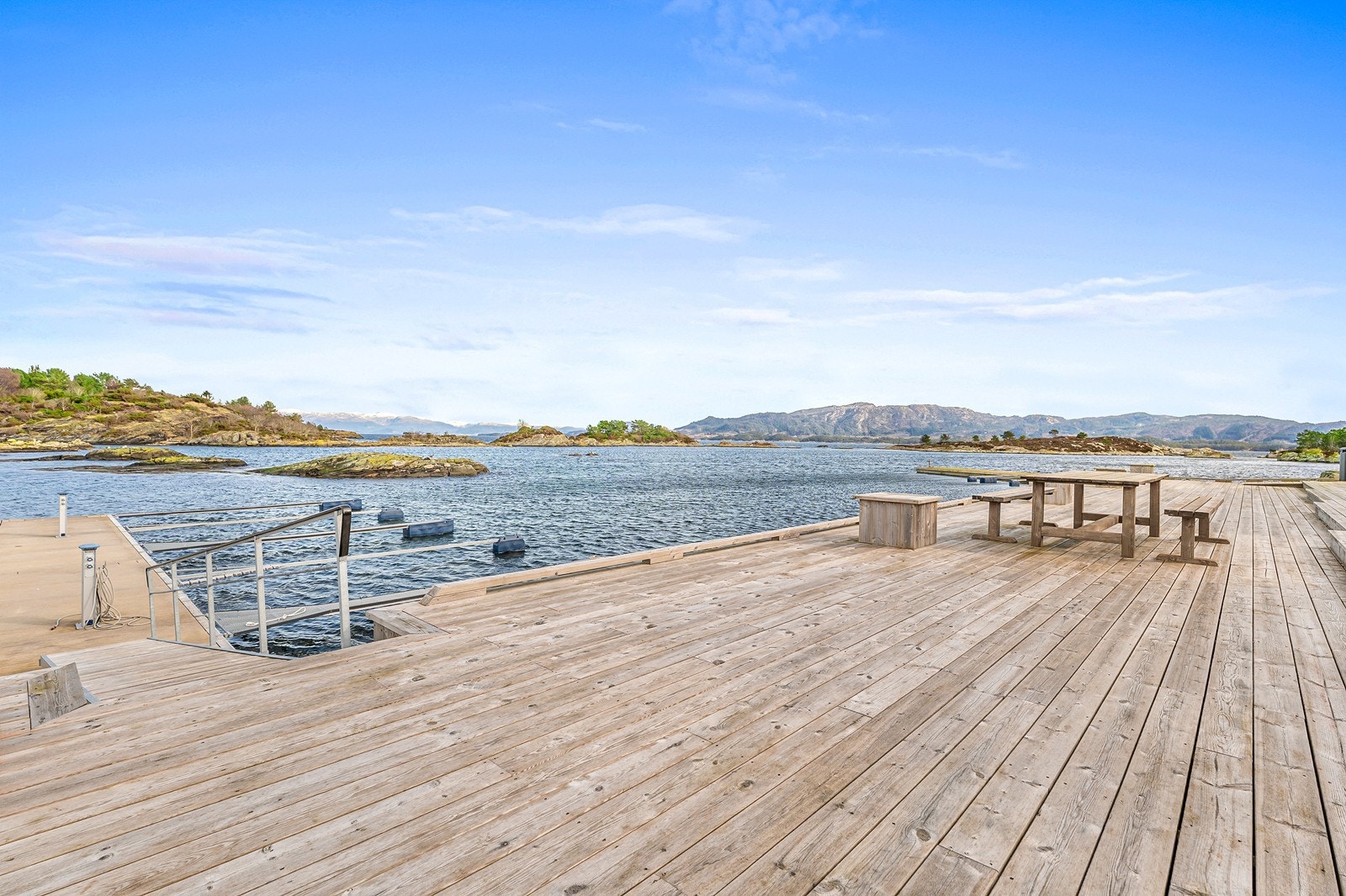 Det er også båtplasser og brygger i sameiets fellesareal. Galleribilde