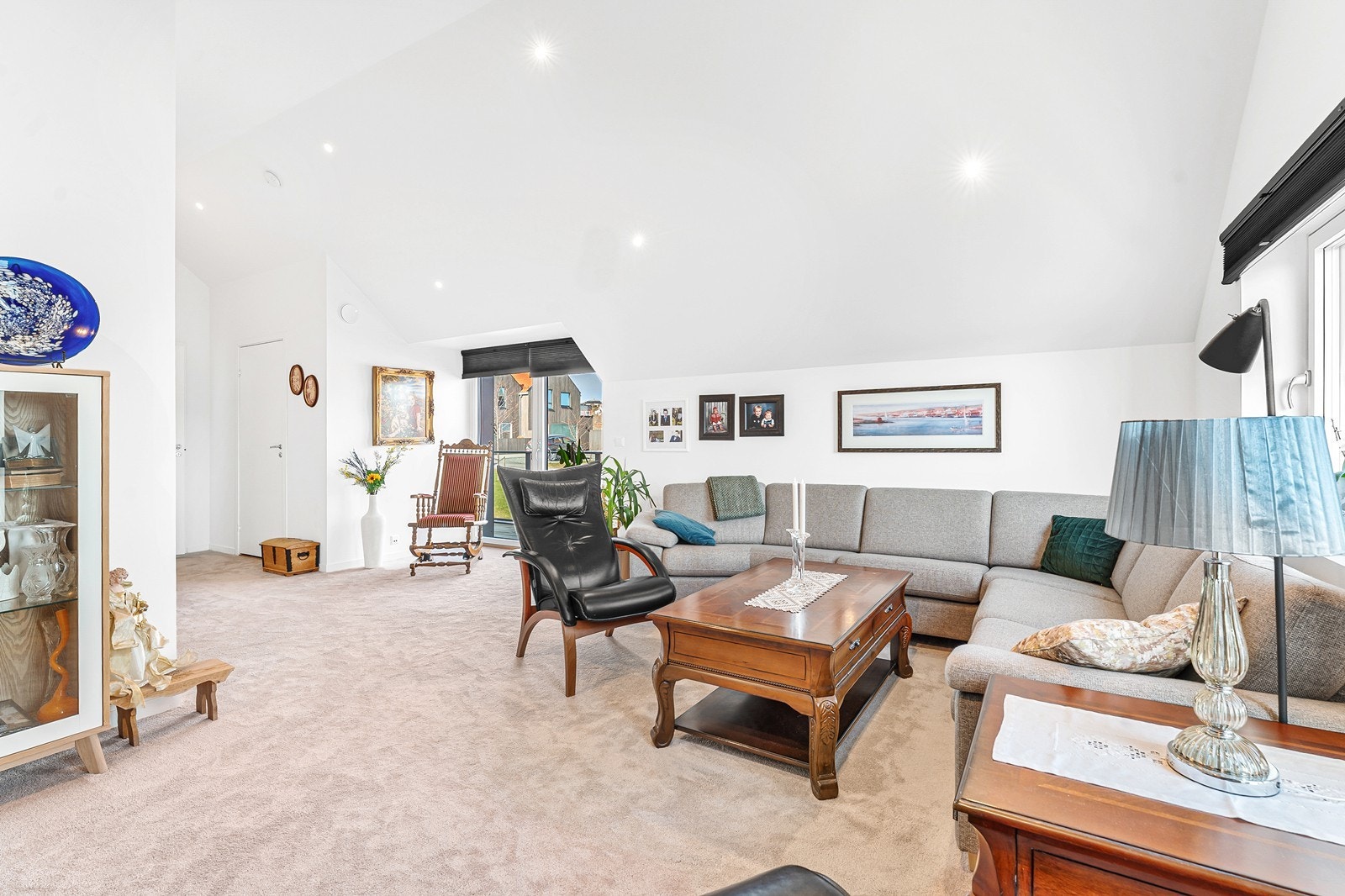 Stuen har plass til ønsket møblement og teppe på gulv. Galleribilde