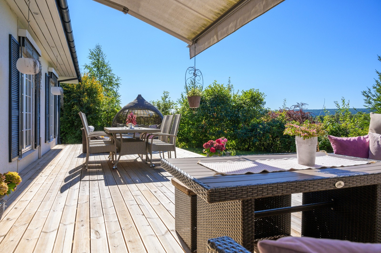 Eneboligen har en sentrumsnær beliggenhet, med kort vei til det meste. Galleribilde