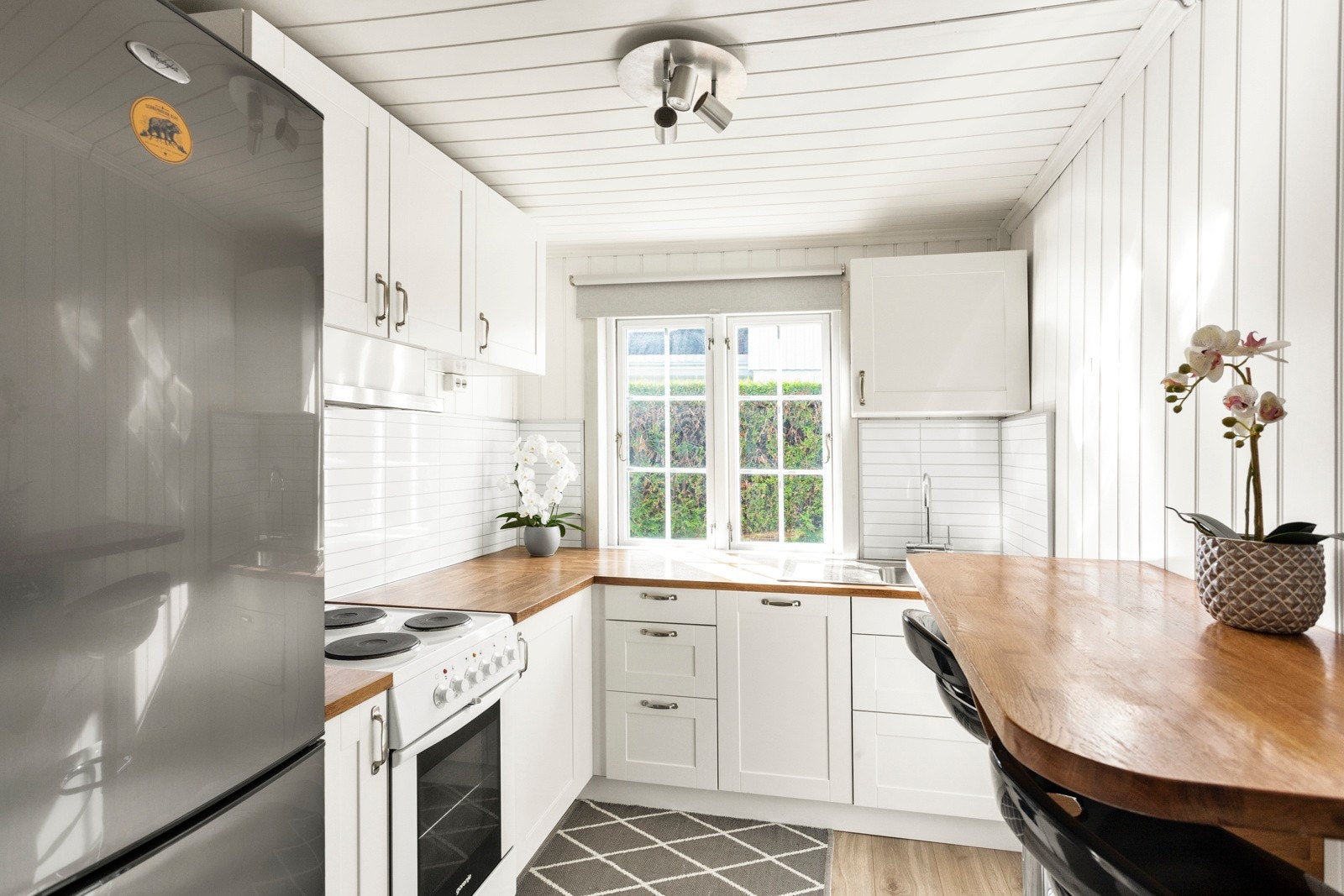 Hvitevarene på kjøkkenet blir stående til ny eier Galleribilde