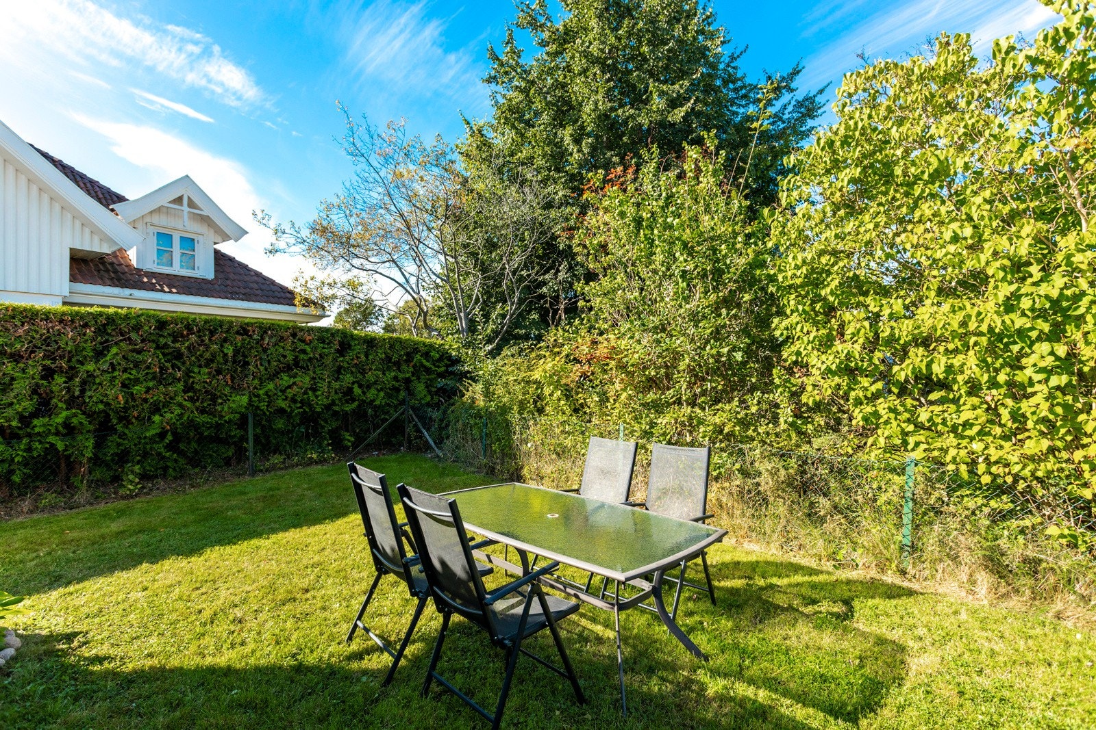 Flott solrik og lettstelt hage Galleribilde