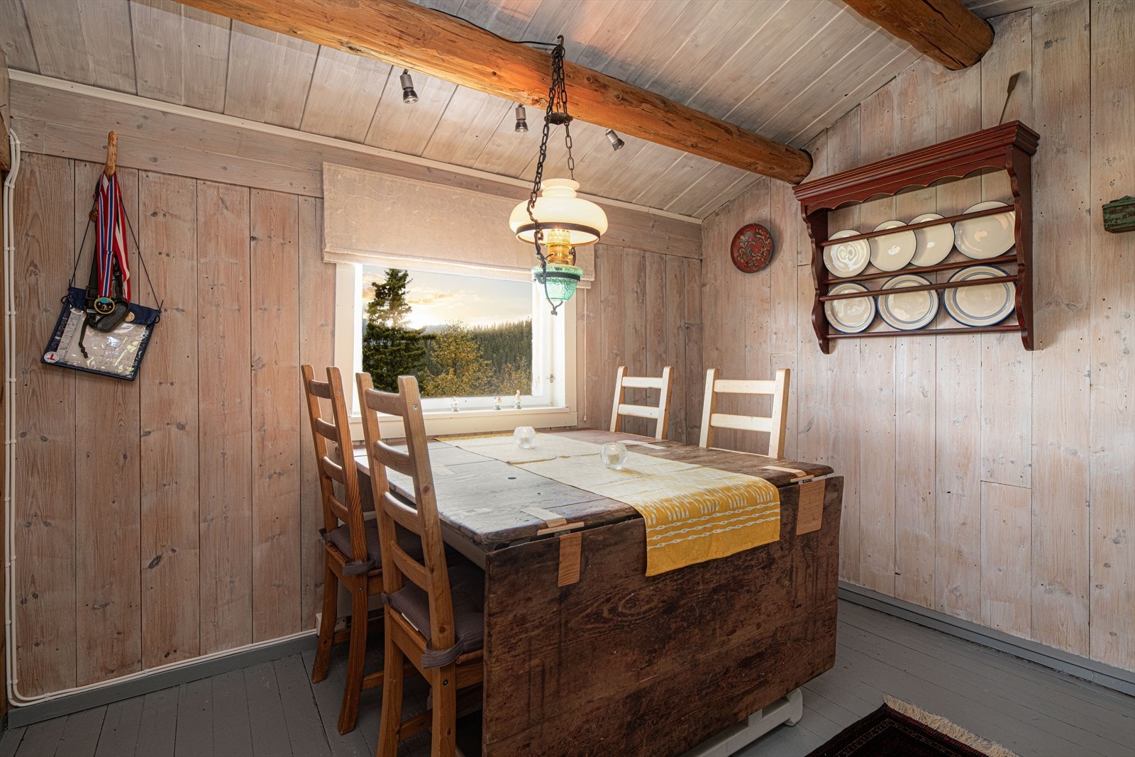 Nydelig spiseplass med naturskjønn utsikt. Galleribilde