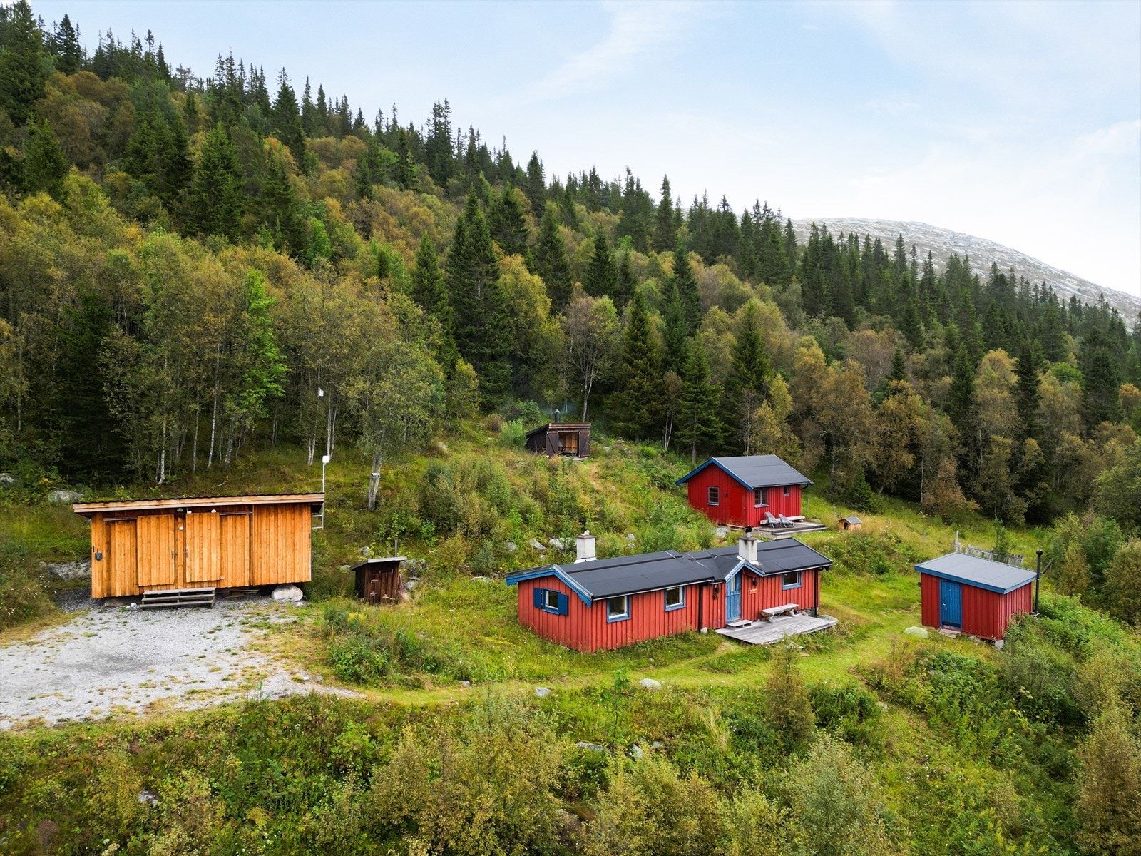 Her kan du nyte roen og utforske flotte turområder hele året! Galleribilde