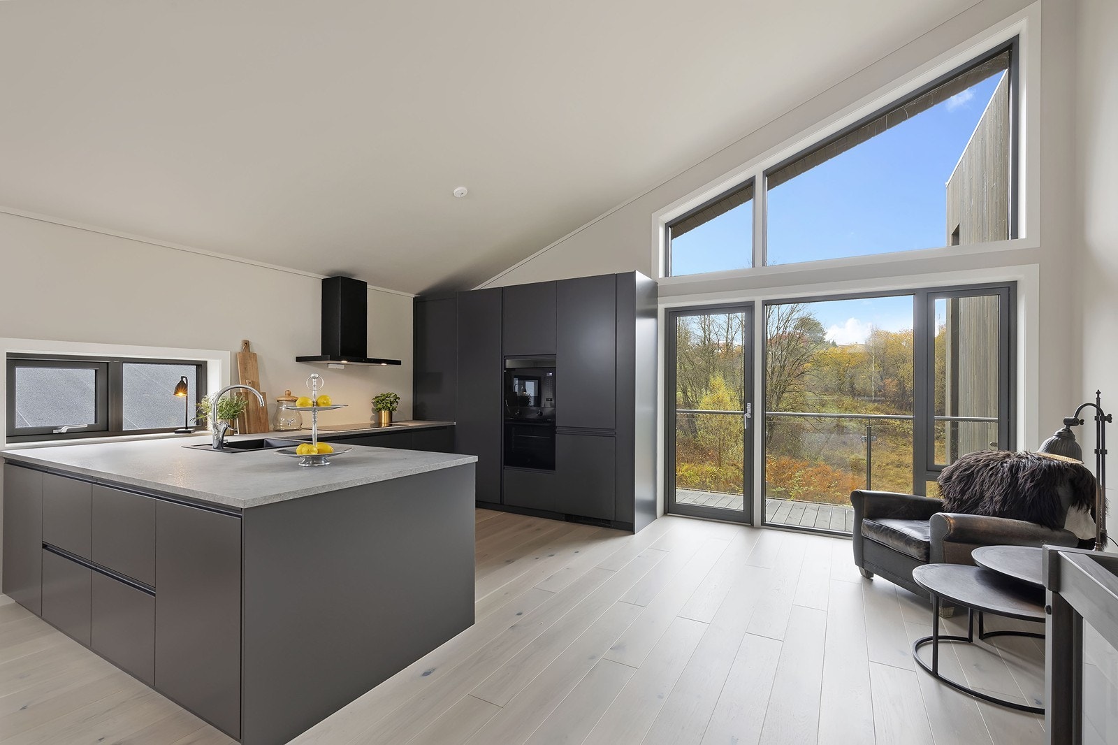 Ved kjøkkenet er det utgang til østvendt balkong med morgensol Galleribilde