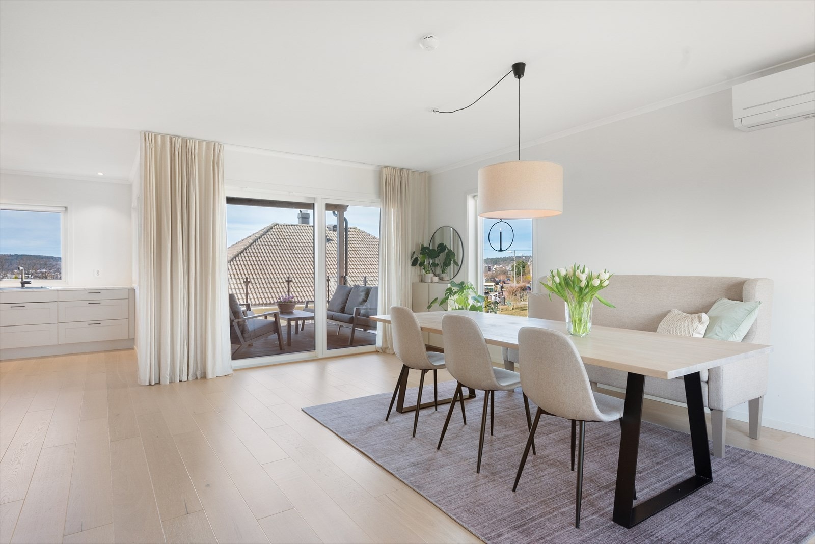 Det er god plass til et stort langbord Galleribilde