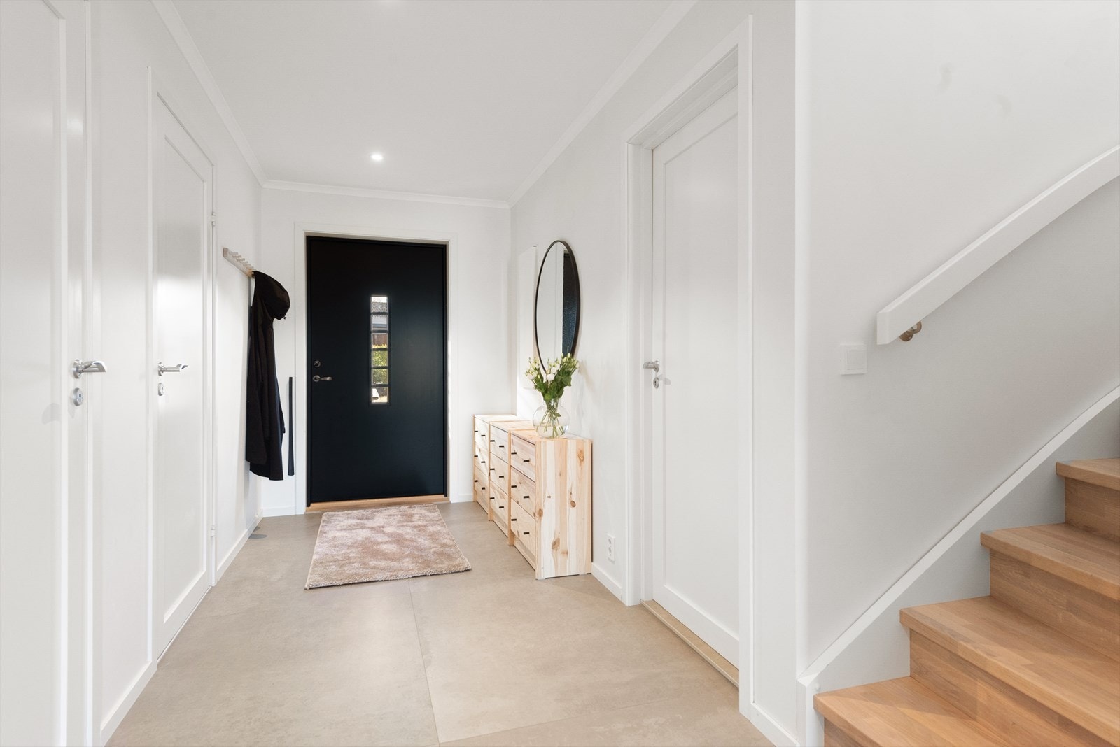 Et hyggelig førsteinntrykk av boligen møter deg i gangen Galleribilde