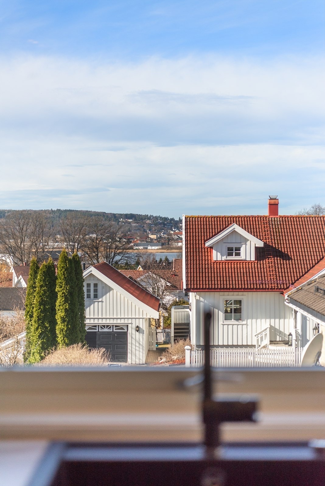 Fra kjøkkenet har du litt sjøglimt Galleribilde