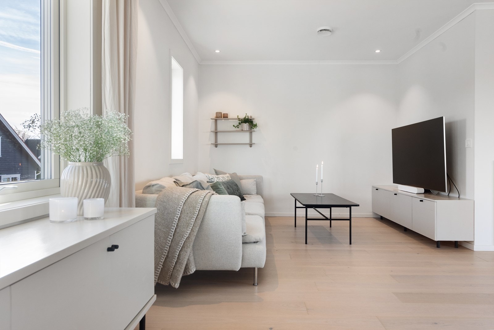 Det er god plass til en sofagruppe og TV her Galleribilde