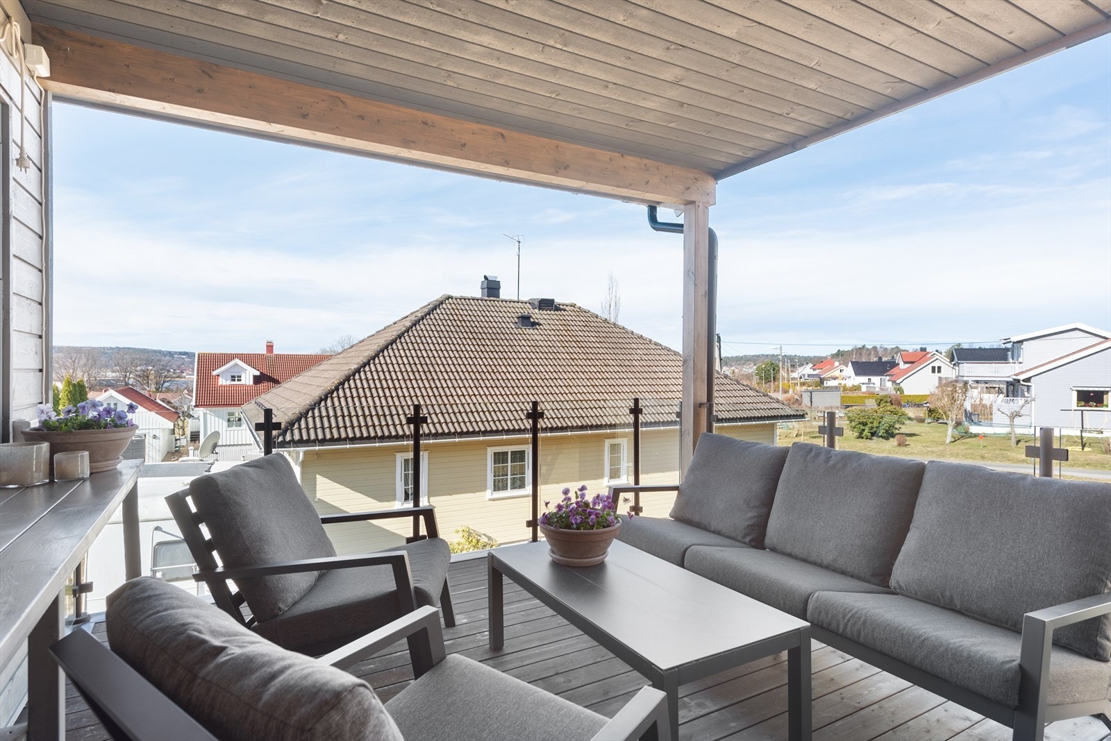 Fra stuen er det direkte utgang til balkongen på ca. 12 kvm Galleribilde